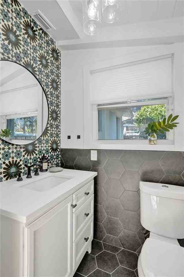 920 Ne 34th Ct #920 - Photo 4 of 29