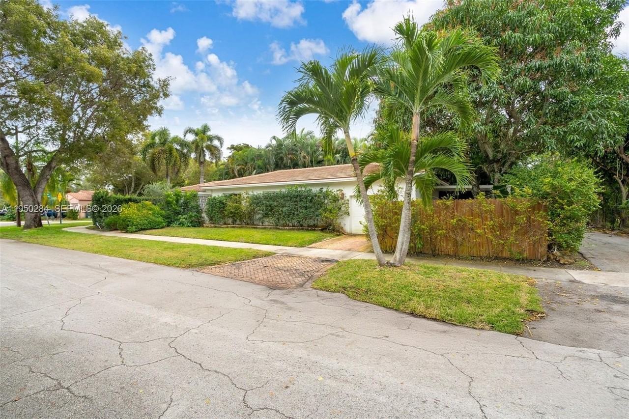 9550 Nw 1st Ave - Photo 2 of 22