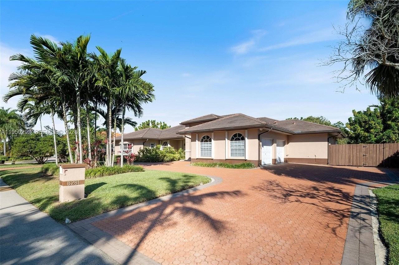 8281 Sw 84th Ter - Photo 2 of 38