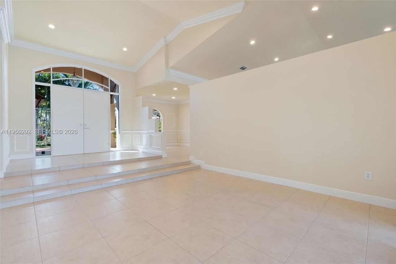 8281 Sw 84th Ter - Photo 5 of 38