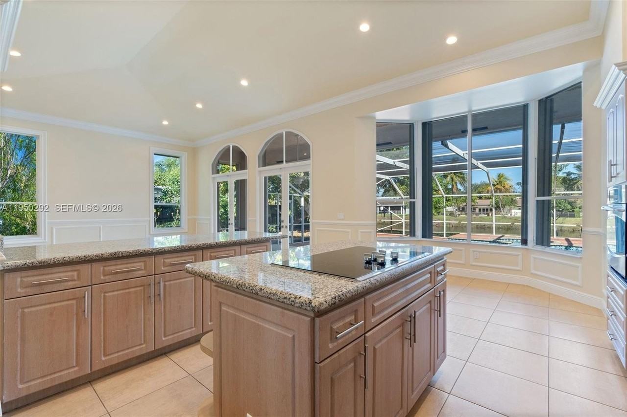 8281 Sw 84th Ter - Photo 6 of 38