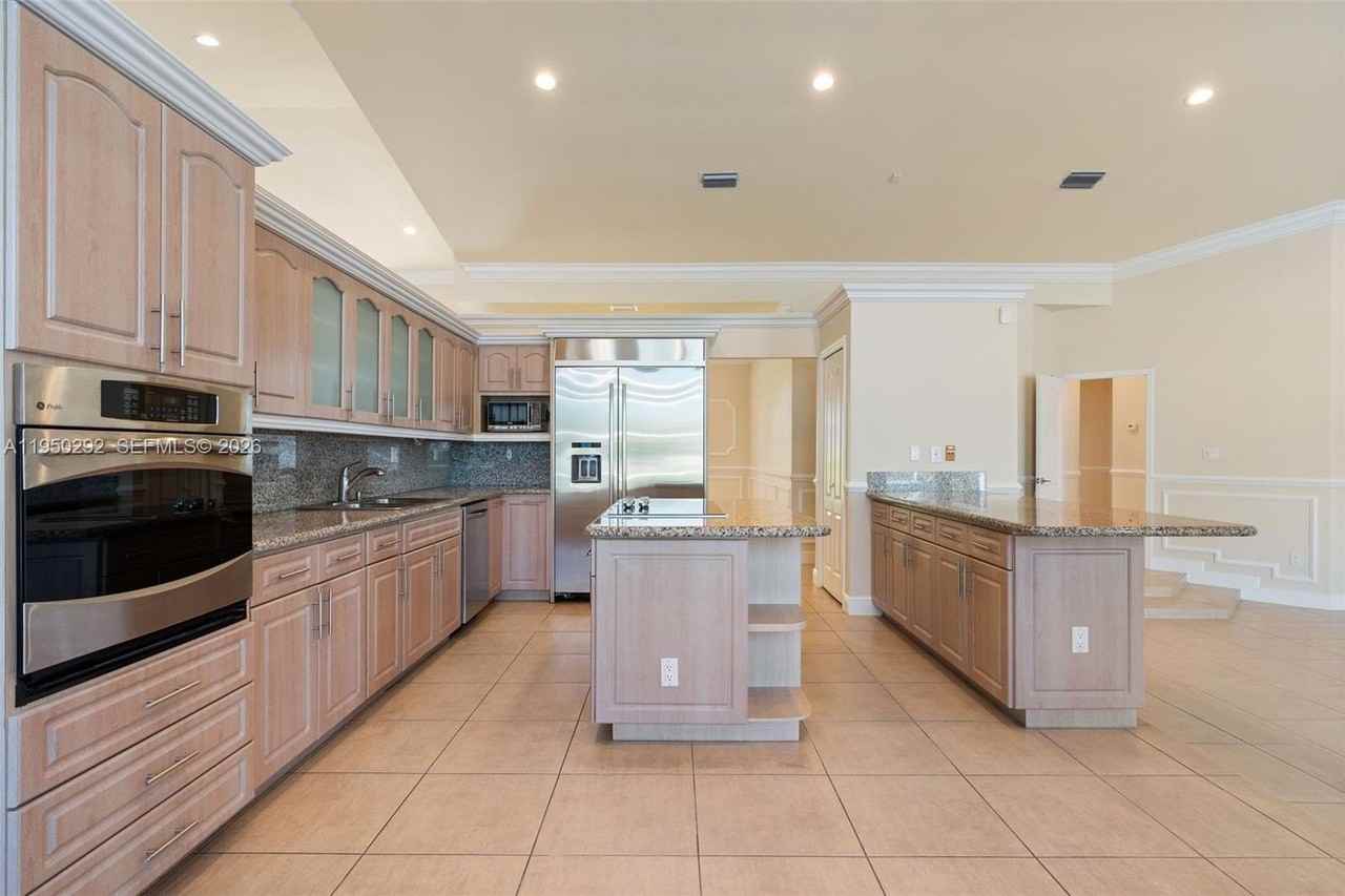 8281 Sw 84th Ter - Photo 7 of 38