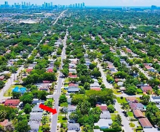 270 Ne 162nd St #B - Photo 2 of 7