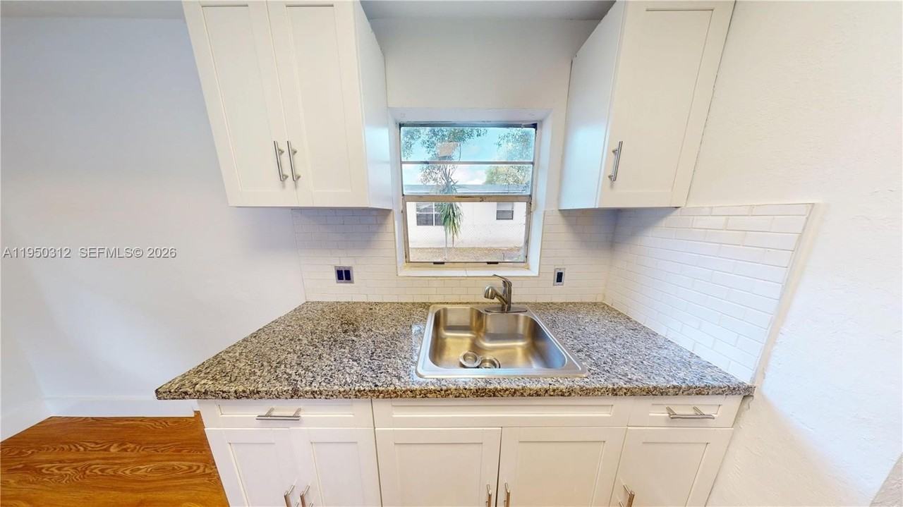 404 Nw 21st Ter #0 - Photo 5 of 23