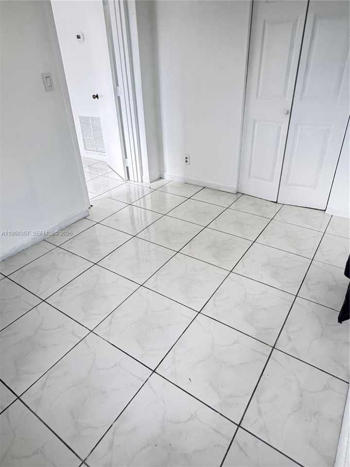 3623 Sw 5th Ter #3623 - Photo 4 of 14