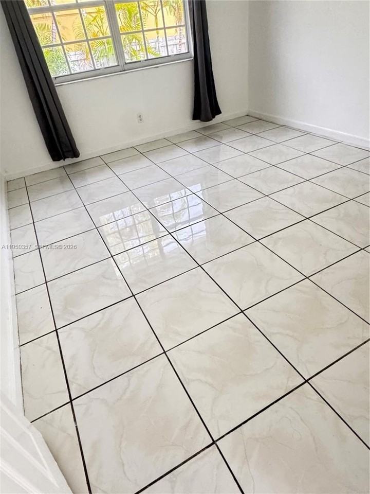 3623 Sw 5th Ter #3623 - Photo 5 of 14