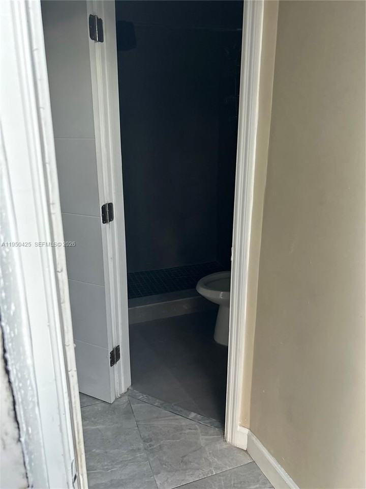 2300 Nw 94th St #0 - Photo 5 of 6