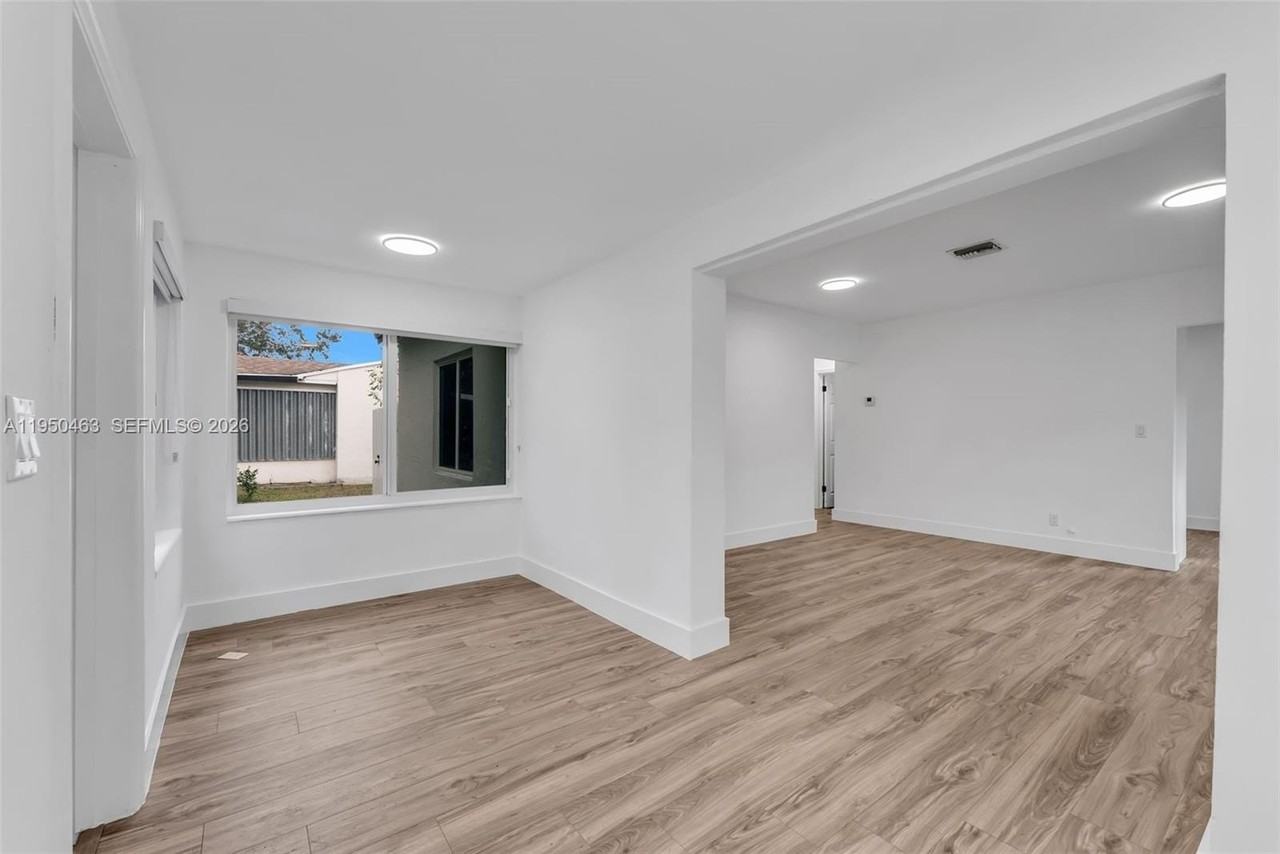 2434 Coolidge St #1 - Photo 3 of 19