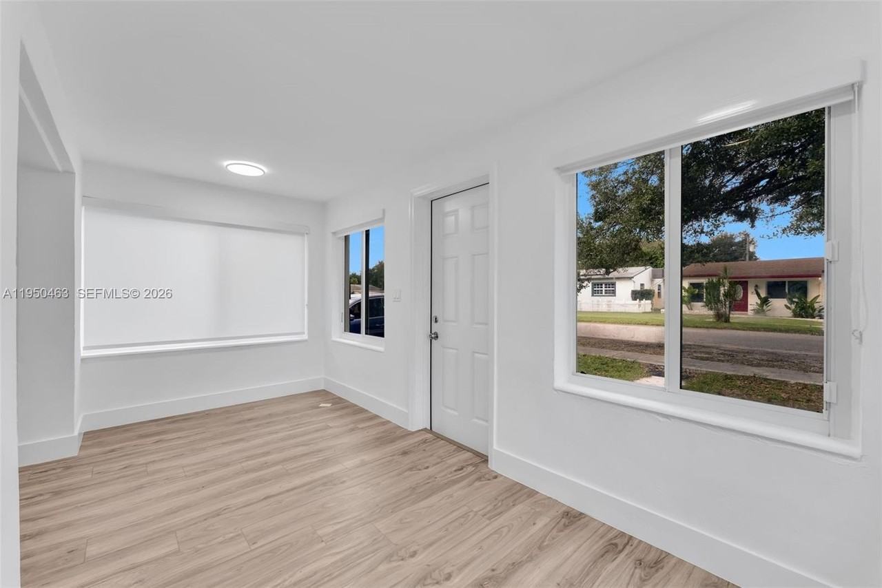 2434 Coolidge St #1 - Photo 4 of 19