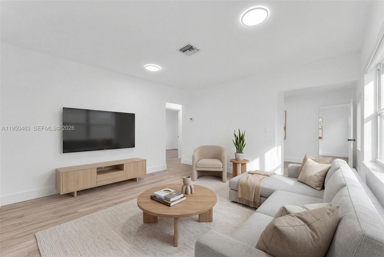 2434 Coolidge St #1 - Photo 5 of 19