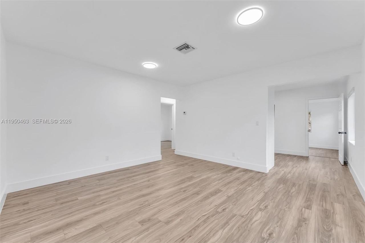 2434 Coolidge St #1 - Photo 6 of 19