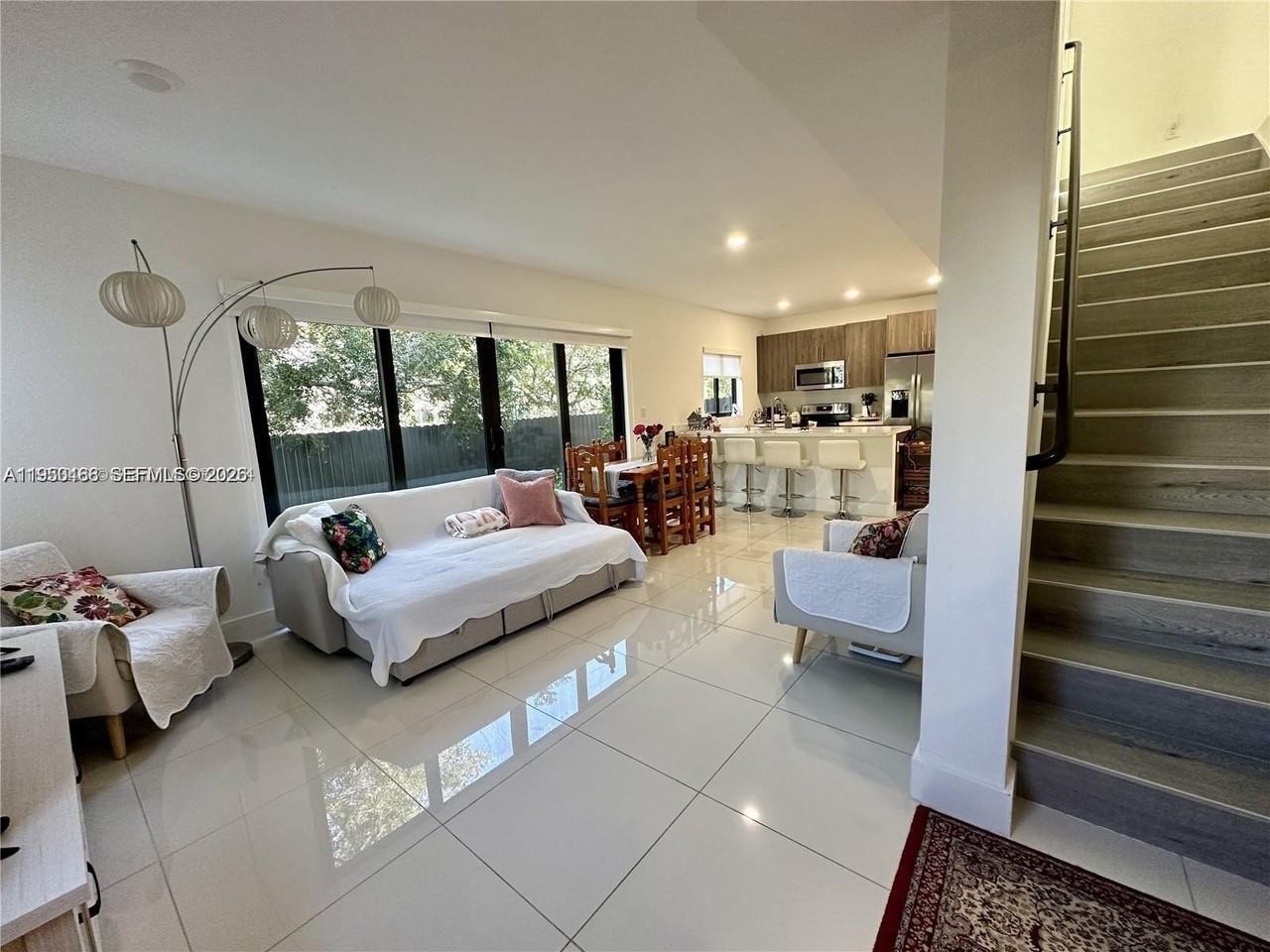 306 Nw 11th Ct - Photo 3 of 18