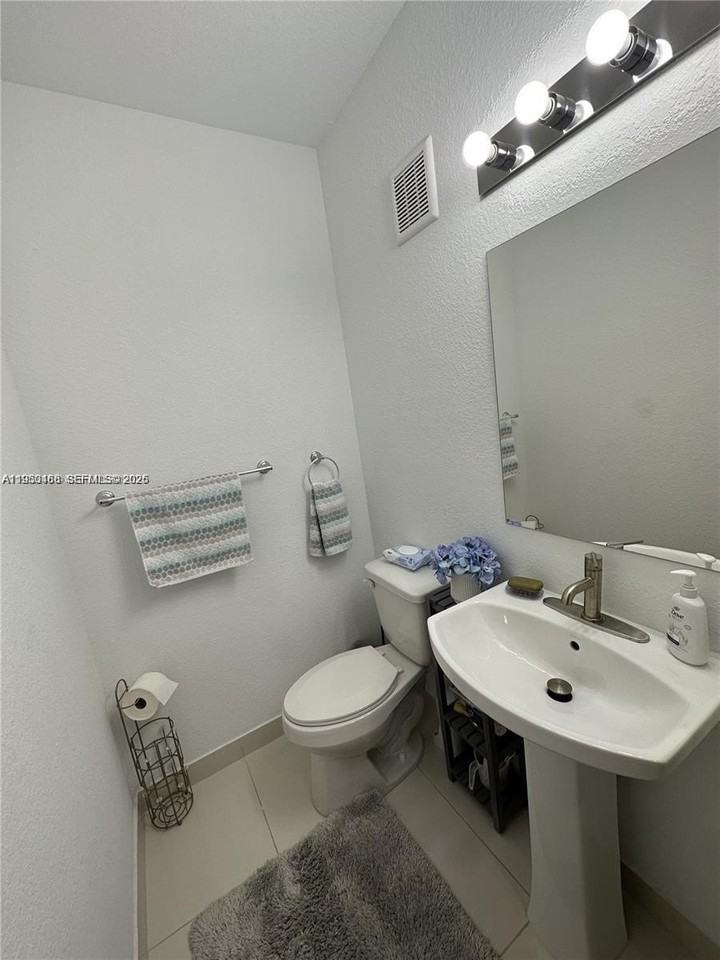 306 Nw 11th Ct - Photo 7 of 18