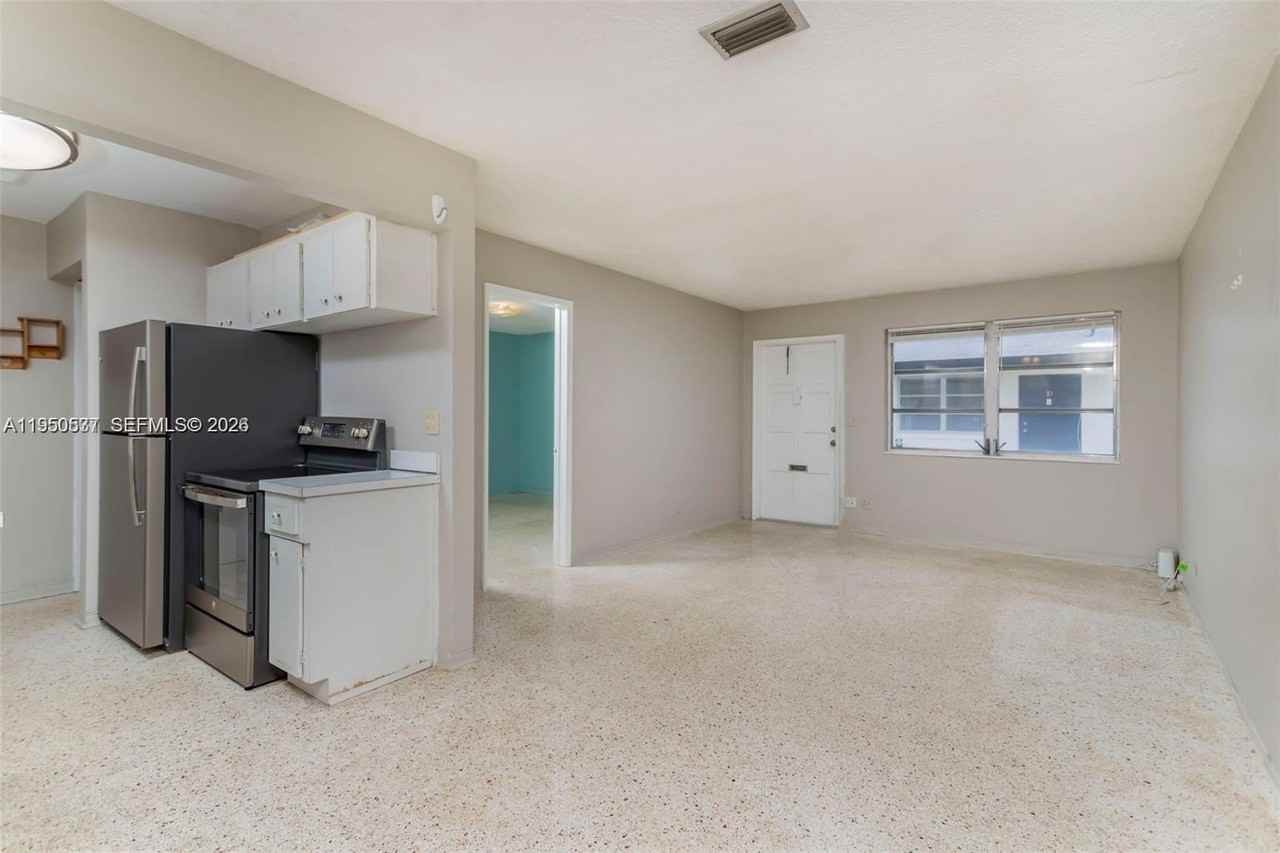 2215 Jackson St #3 - Photo 6 of 23