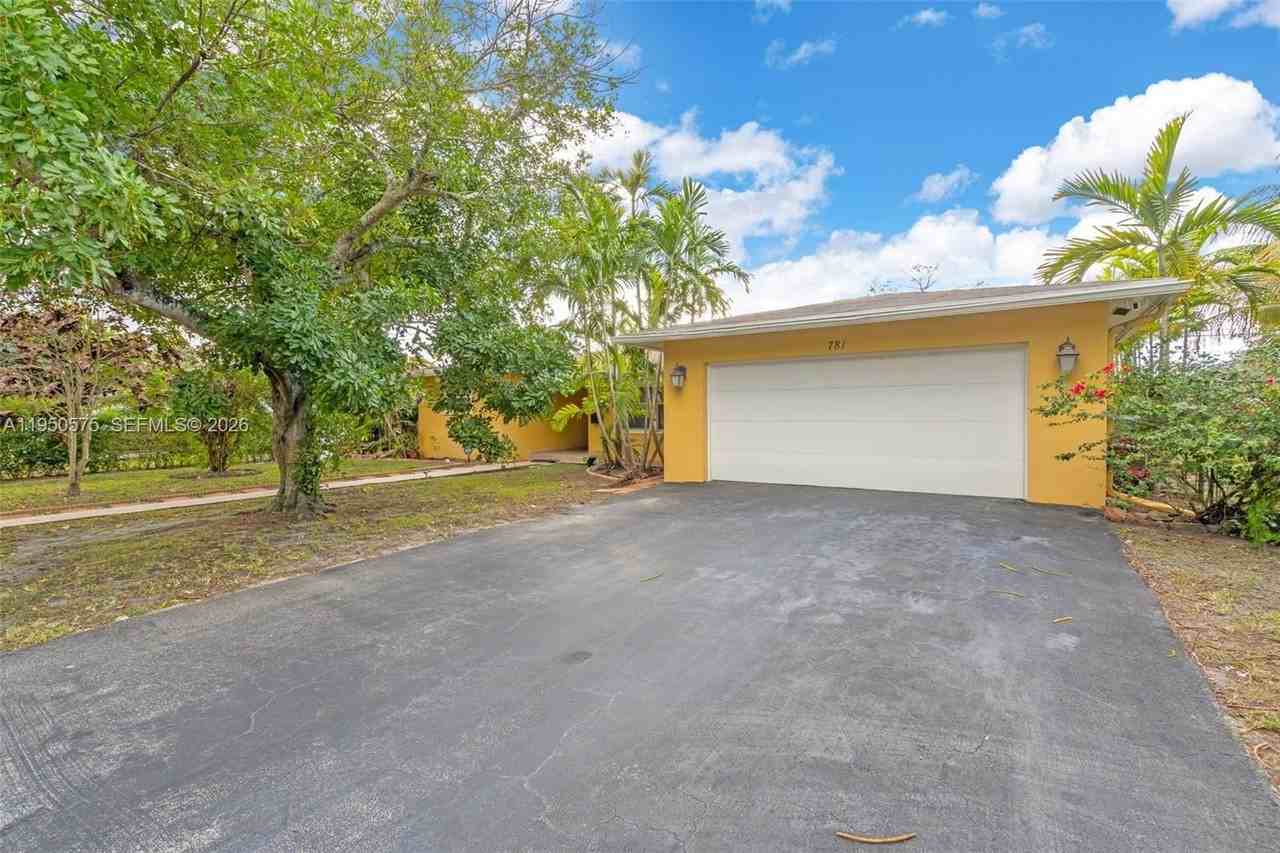 781 Nw 66th Ave - Photo 3 of 39