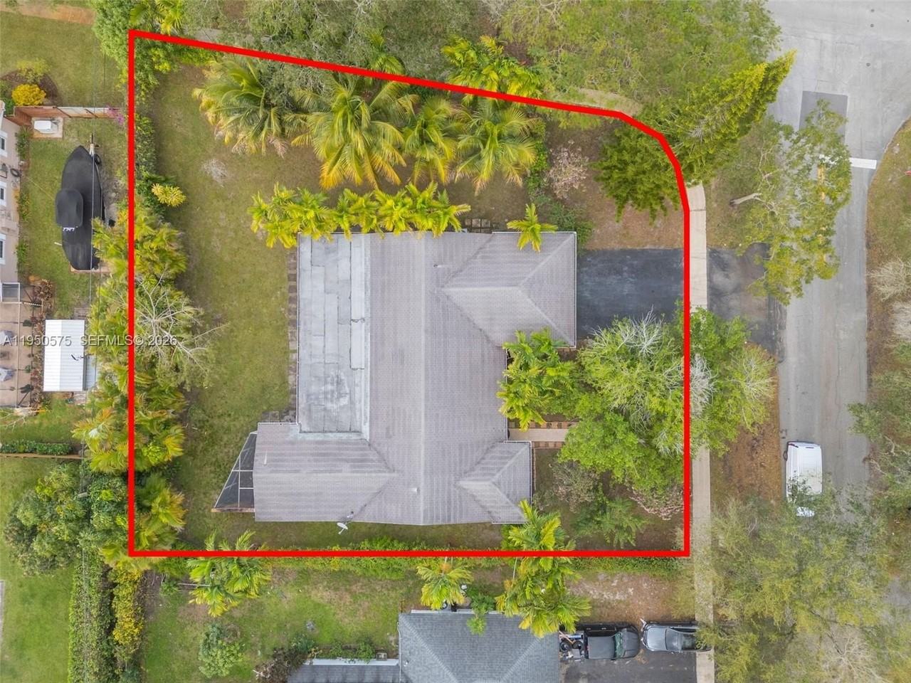 781 Nw 66th Ave - Photo 4 of 39