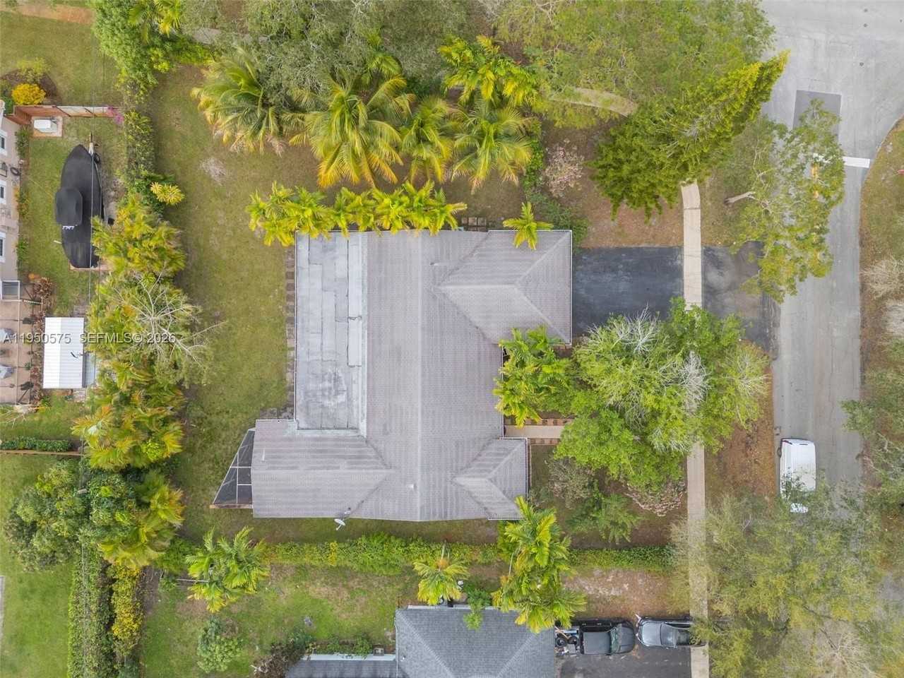 781 Nw 66th Ave - Photo 5 of 39