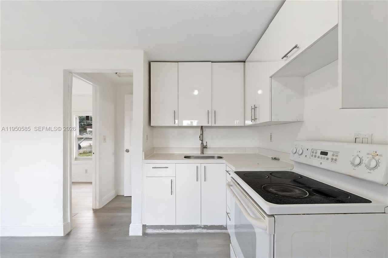 5714 Nw 21st Ave - Photo 5 of 9