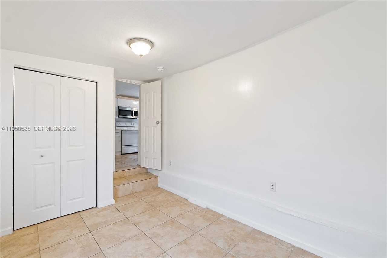 5714 Nw 21st Ave - Photo 7 of 9