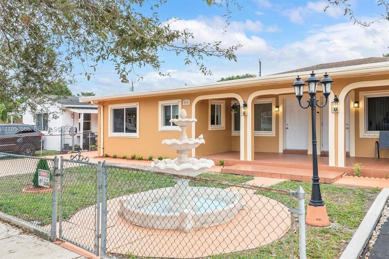 934 E 22nd St #934 - Photo 3 of 34