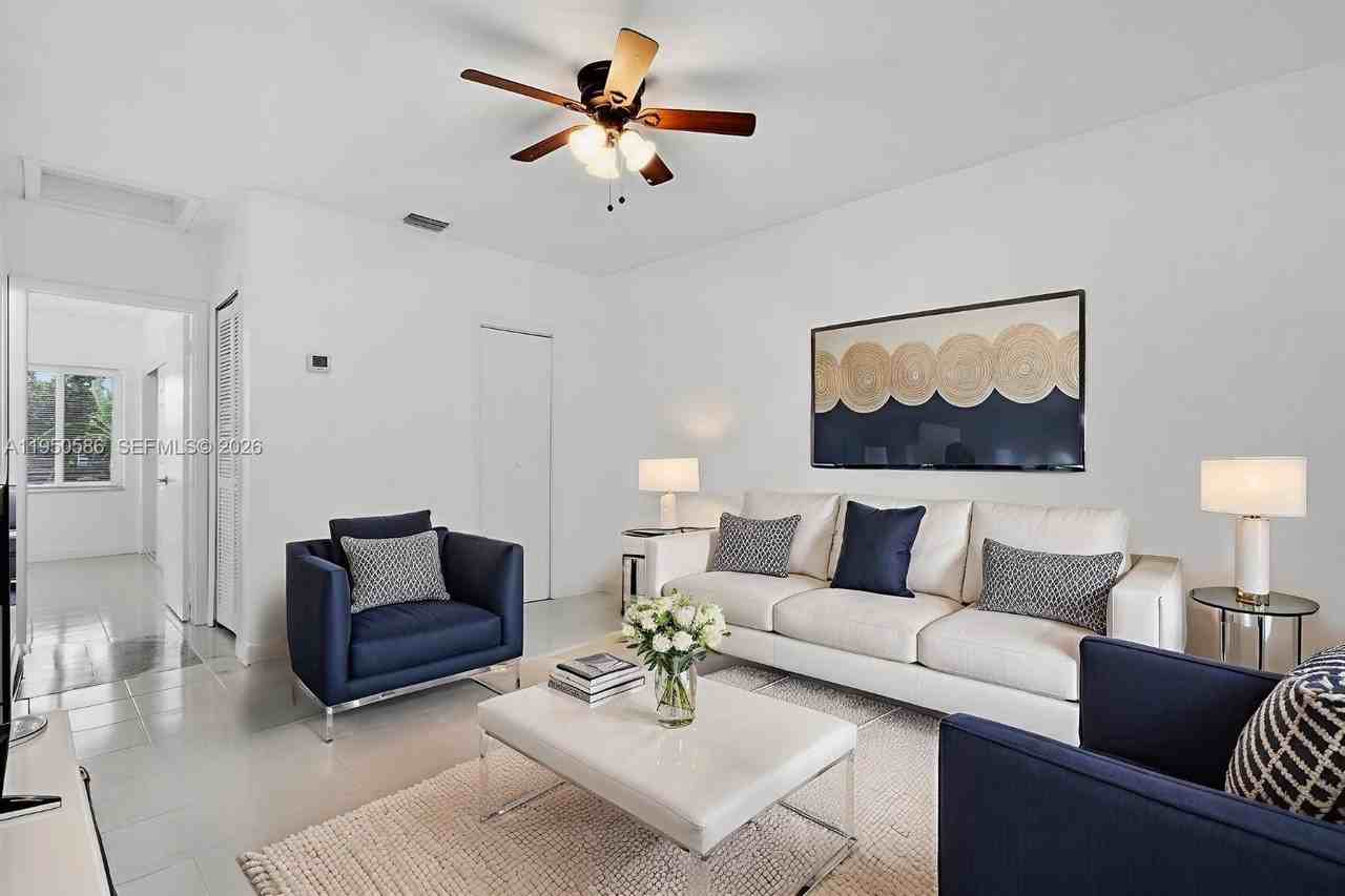 934 E 22nd St #934 - Photo 6 of 34