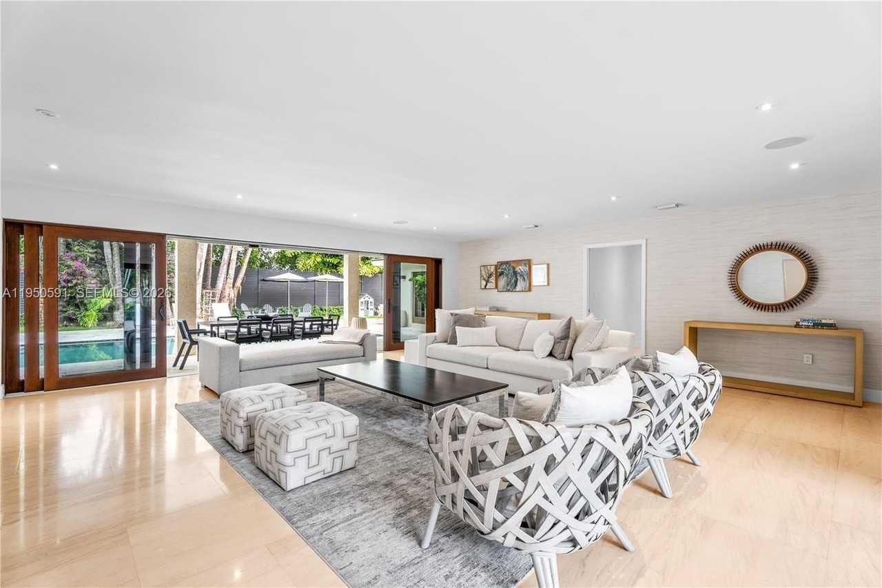 3625 Battersea Rd - Photo 2 of 33