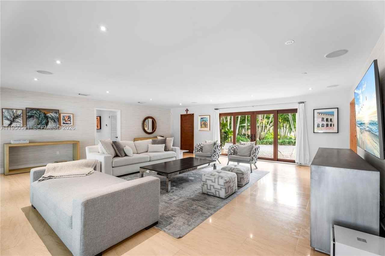 3625 Battersea Rd - Photo 7 of 33