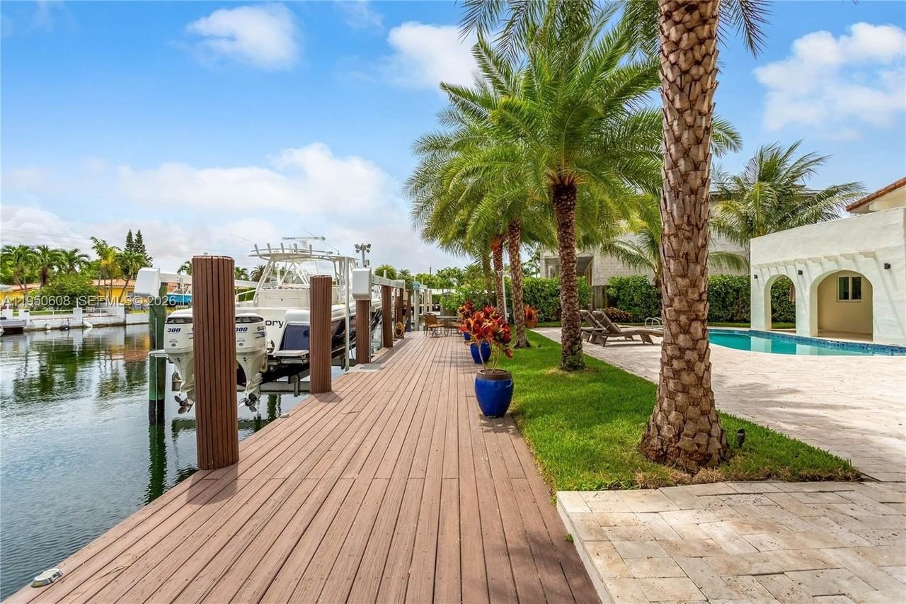 12515 Palm Rd - Photo 2 of 44