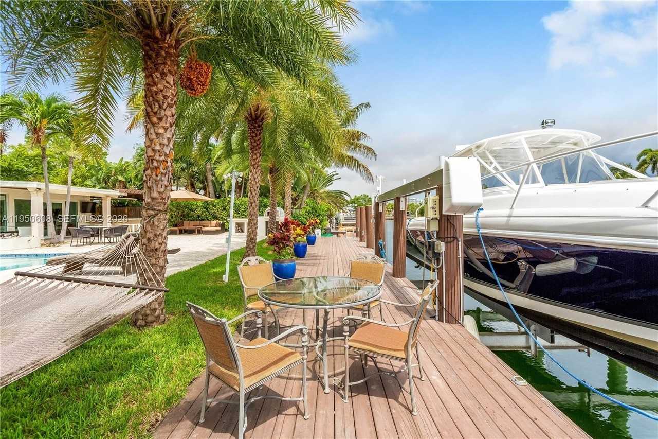 12515 Palm Rd - Photo 3 of 44