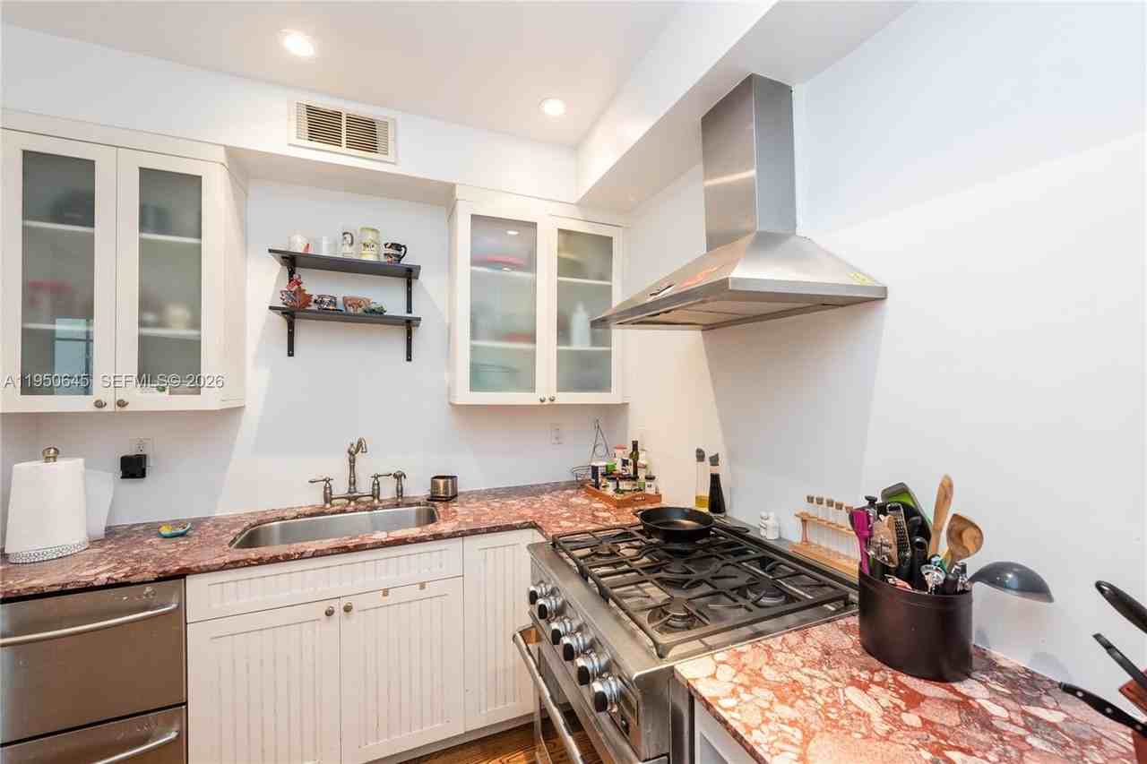 1616 Drexel Ave #1 - Photo 4 of 14