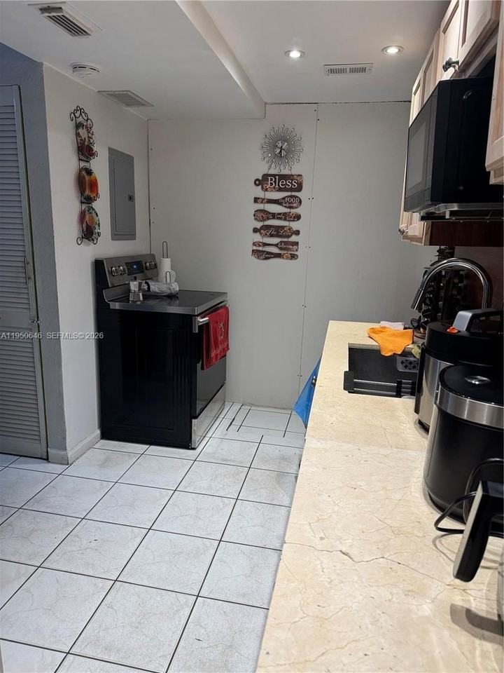 19317 Nw 47th Ave #19137 - Photo 5 of 8