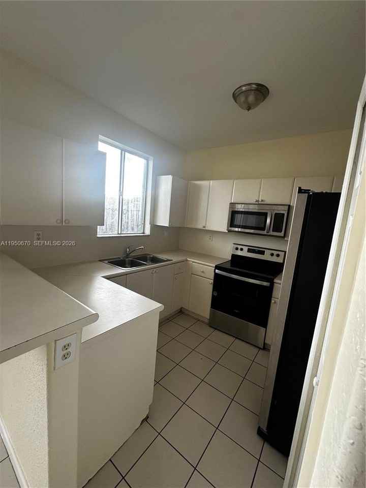 1440 Se 24th Ct #359 - Photo 5 of 29