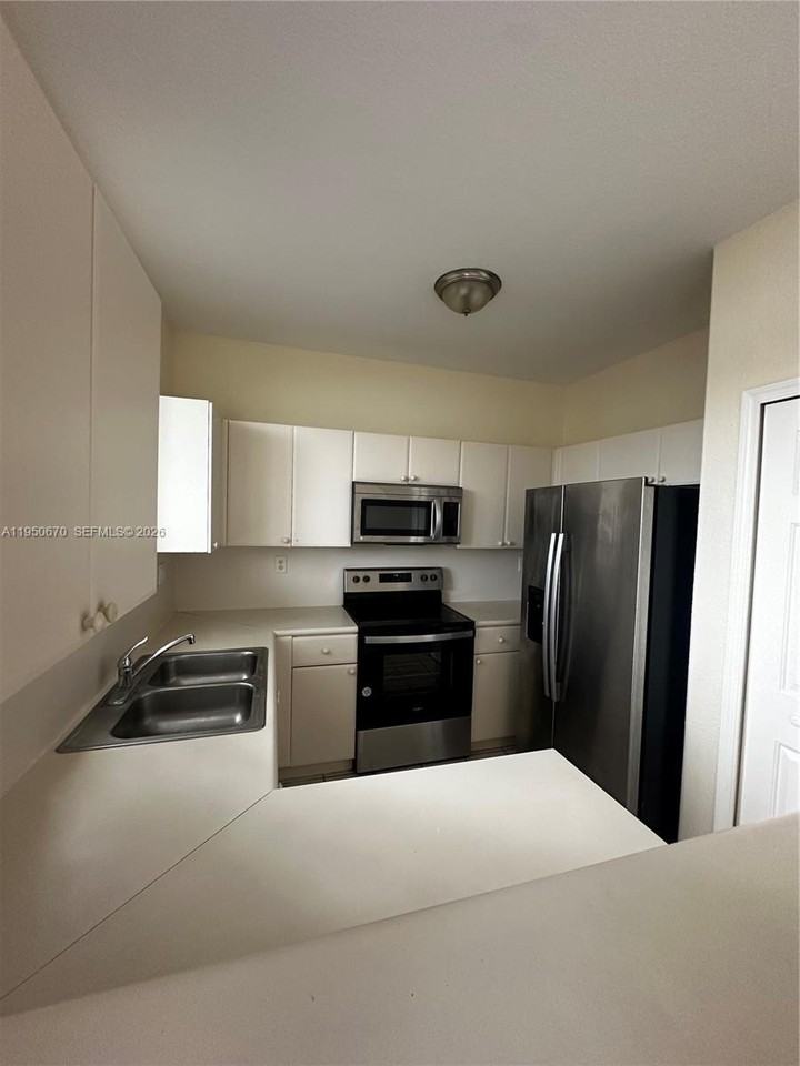 1440 Se 24th Ct #359 - Photo 6 of 29