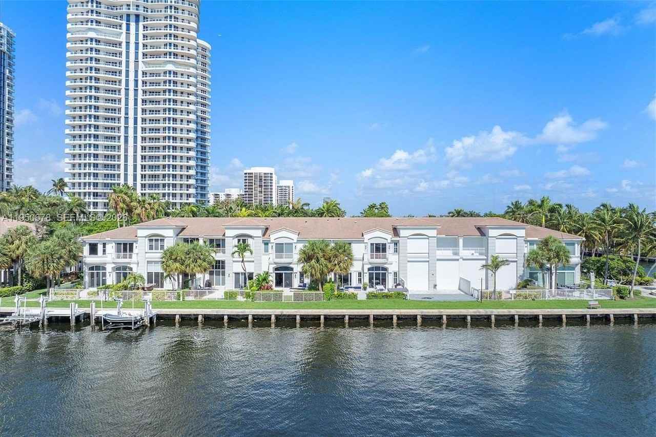 21301 Ne 38th Ave #58 - Photo 3 of 50