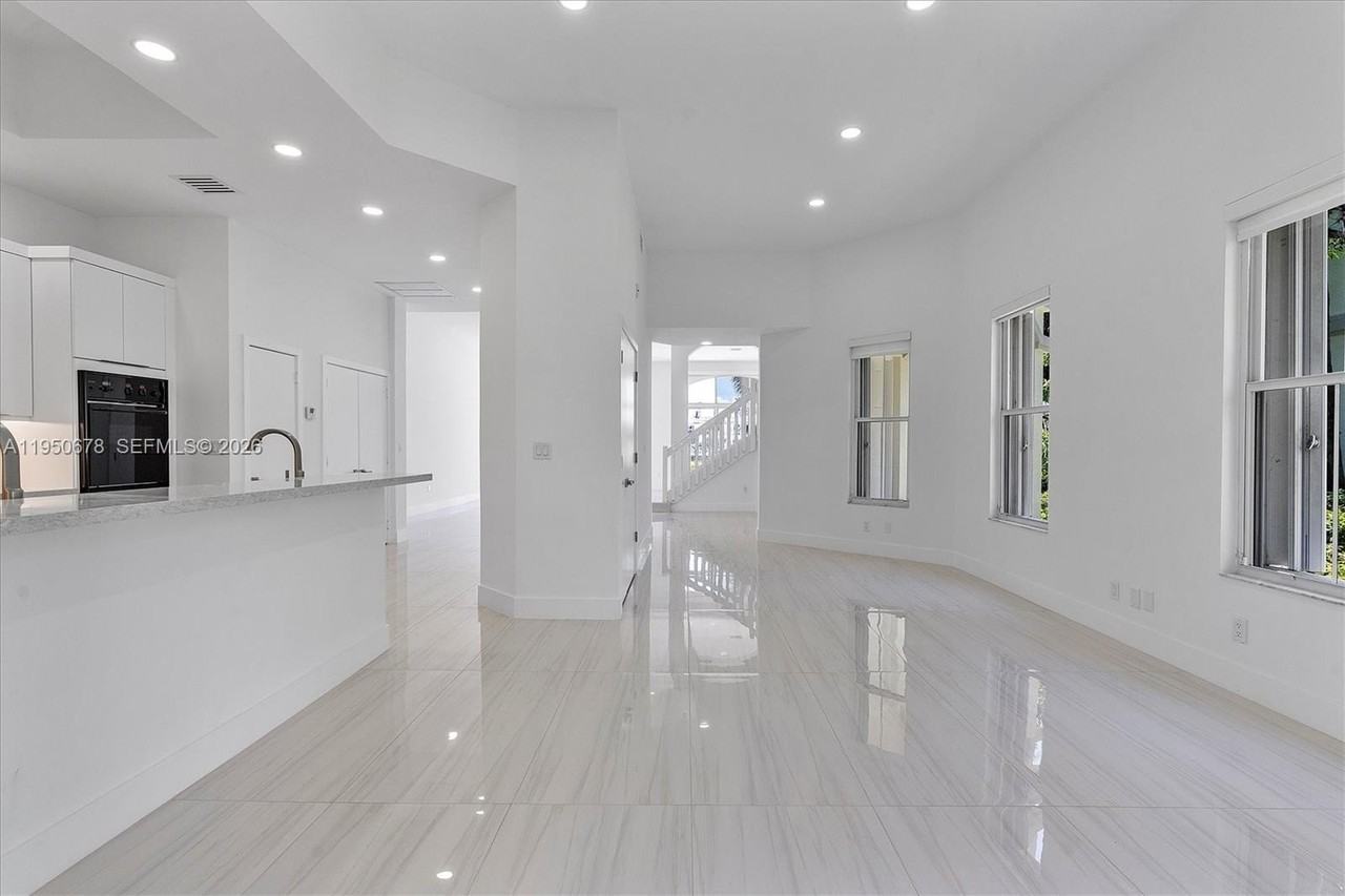 21301 Ne 38th Ave #58 - Photo 4 of 50