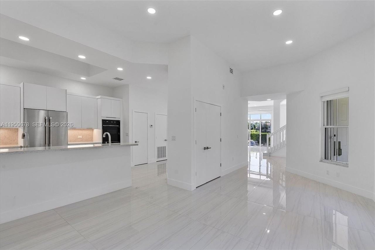 21301 Ne 38th Ave #58 - Photo 5 of 50