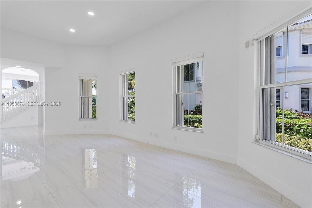 21301 Ne 38th Ave #58 - Photo 7 of 50