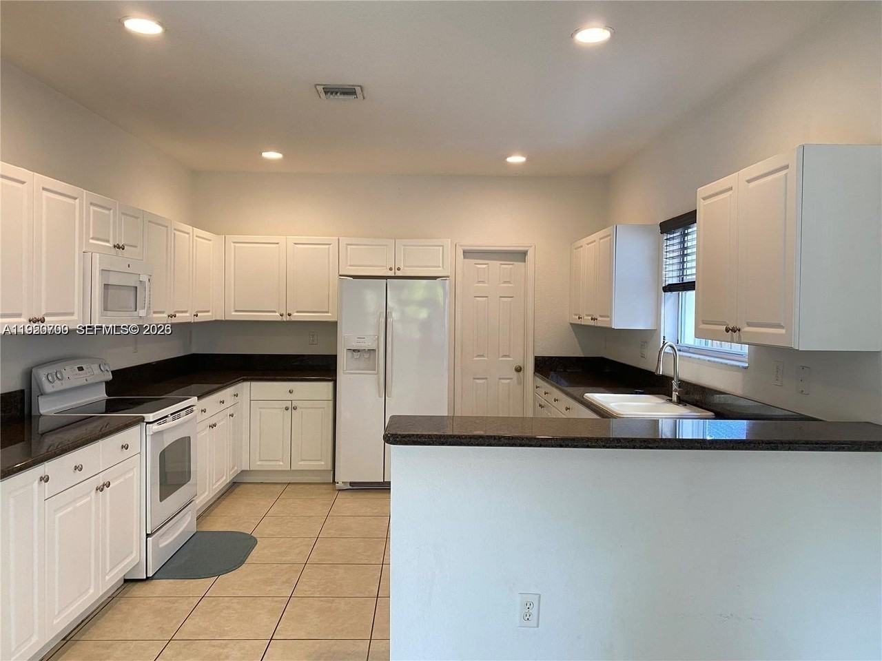 3616 Ne 3rd Ct - Photo 2 of 8