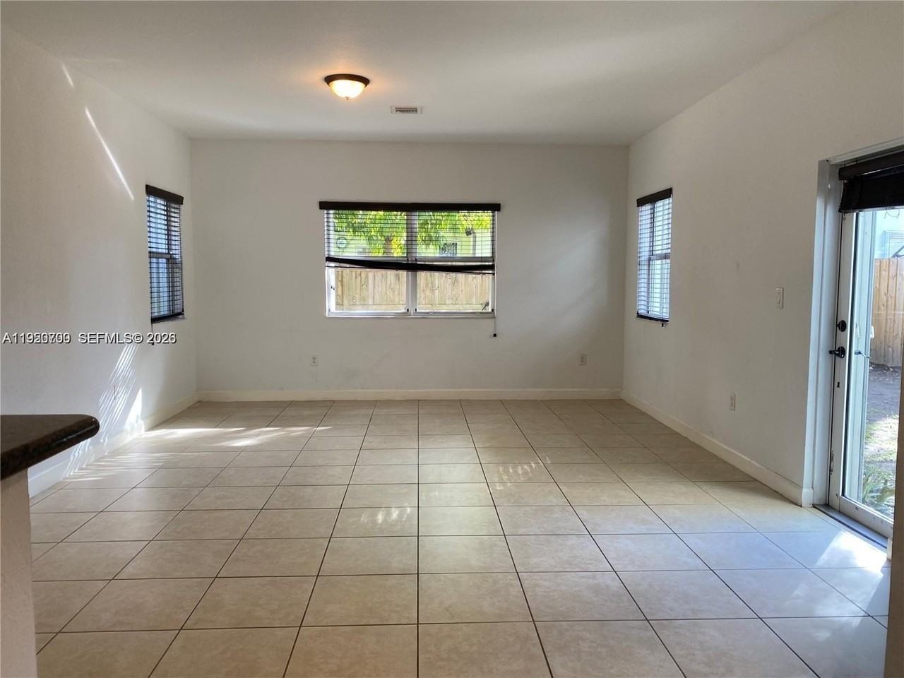 3616 Ne 3rd Ct - Photo 6 of 8