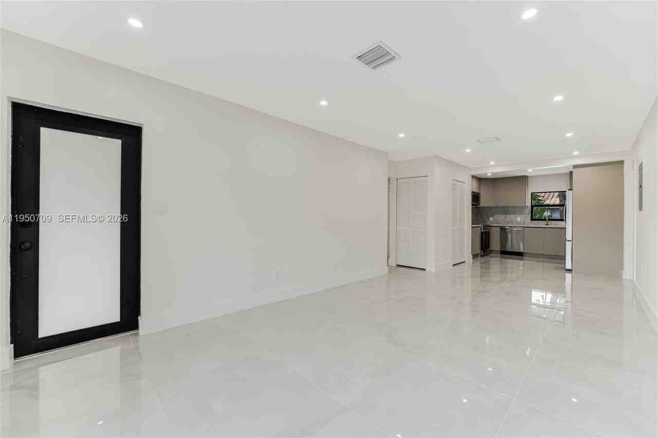 3410 Nw 13th Ave #3410 - Photo 2 of 22