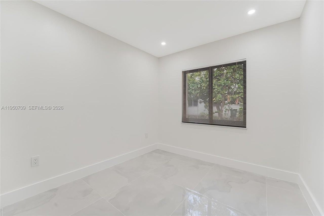 3410 Nw 13th Ave #3410 - Photo 3 of 22