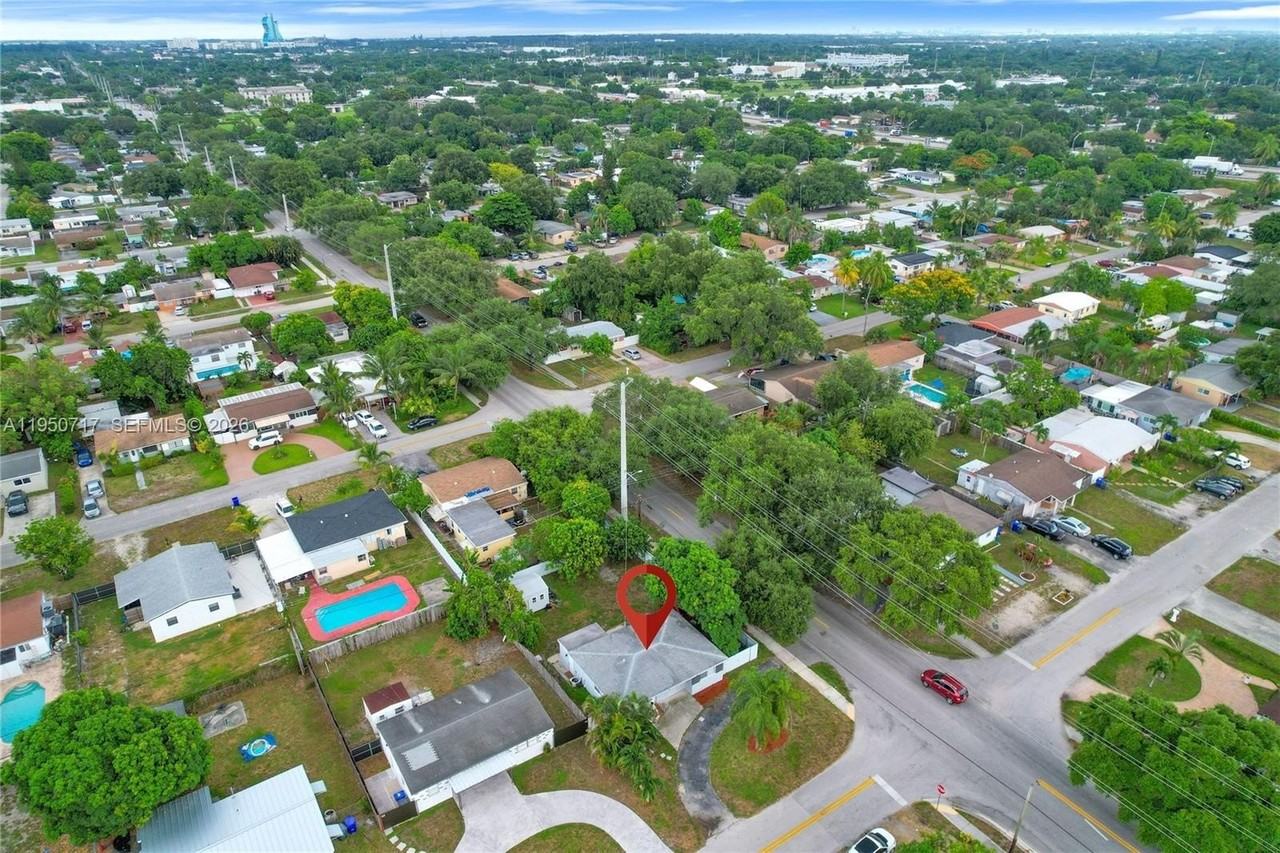 6401 Grant St - Photo 5 of 26