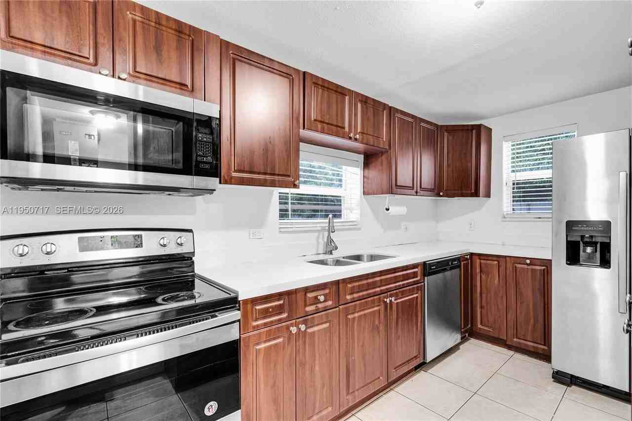 6401 Grant St - Photo 6 of 26