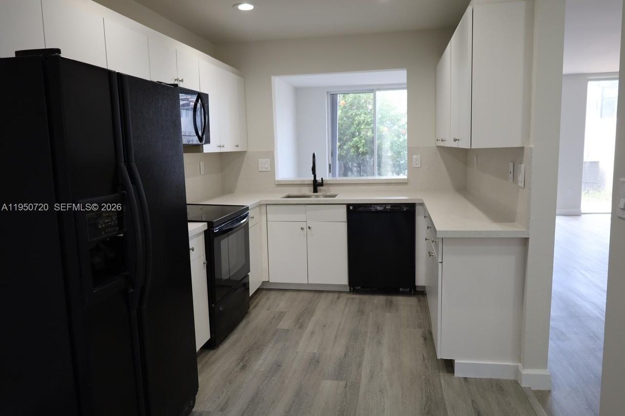 5240 Nw 102nd Ct #5240 - Photo 4 of 21