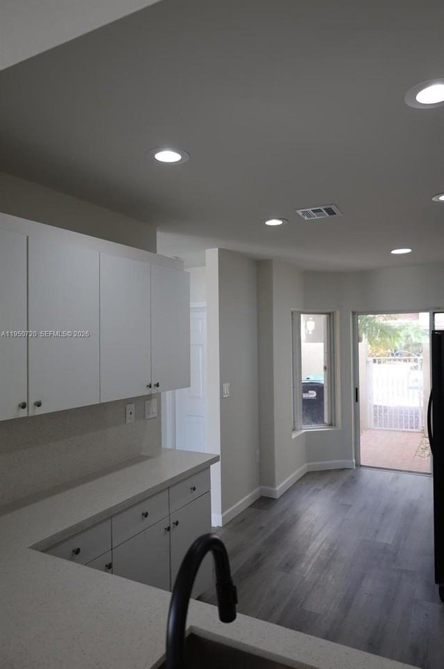 5240 Nw 102nd Ct #5240 - Photo 6 of 21