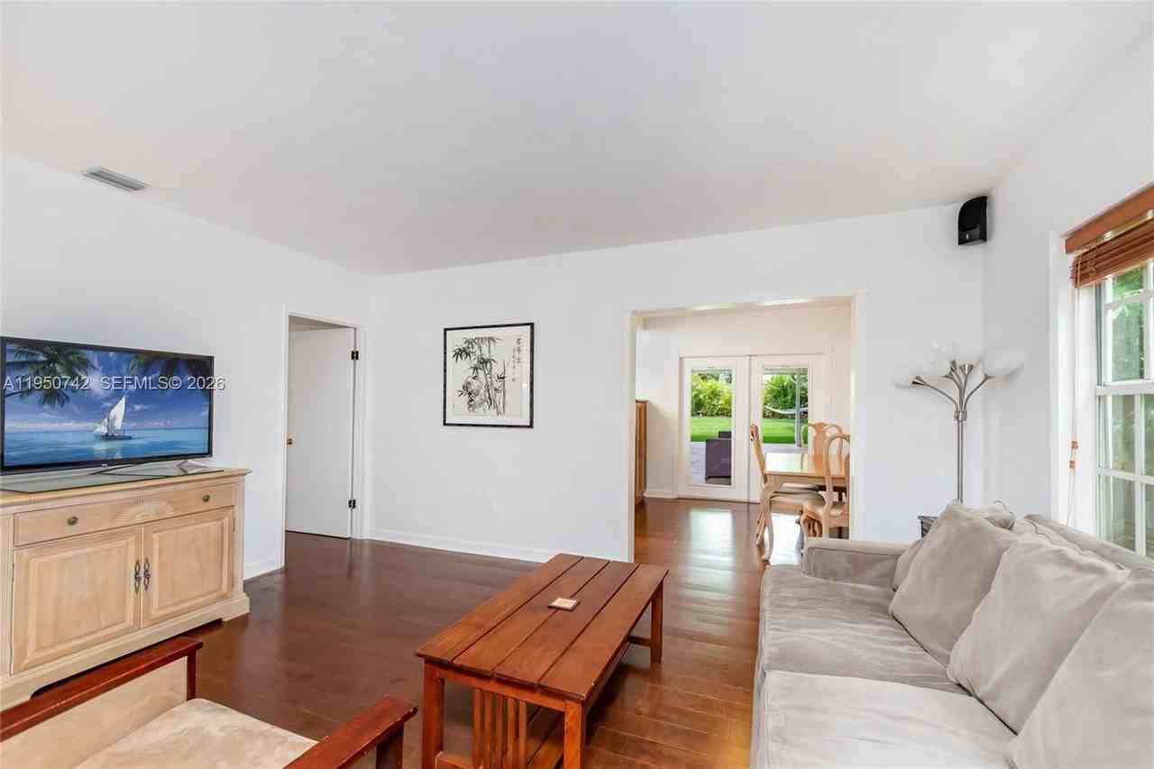 2920 Sw 30th Ct - Photo 4 of 31