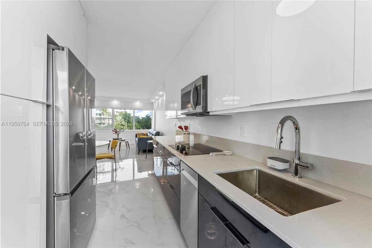 3250 Ne 28th St #403 - Photo 2 of 25