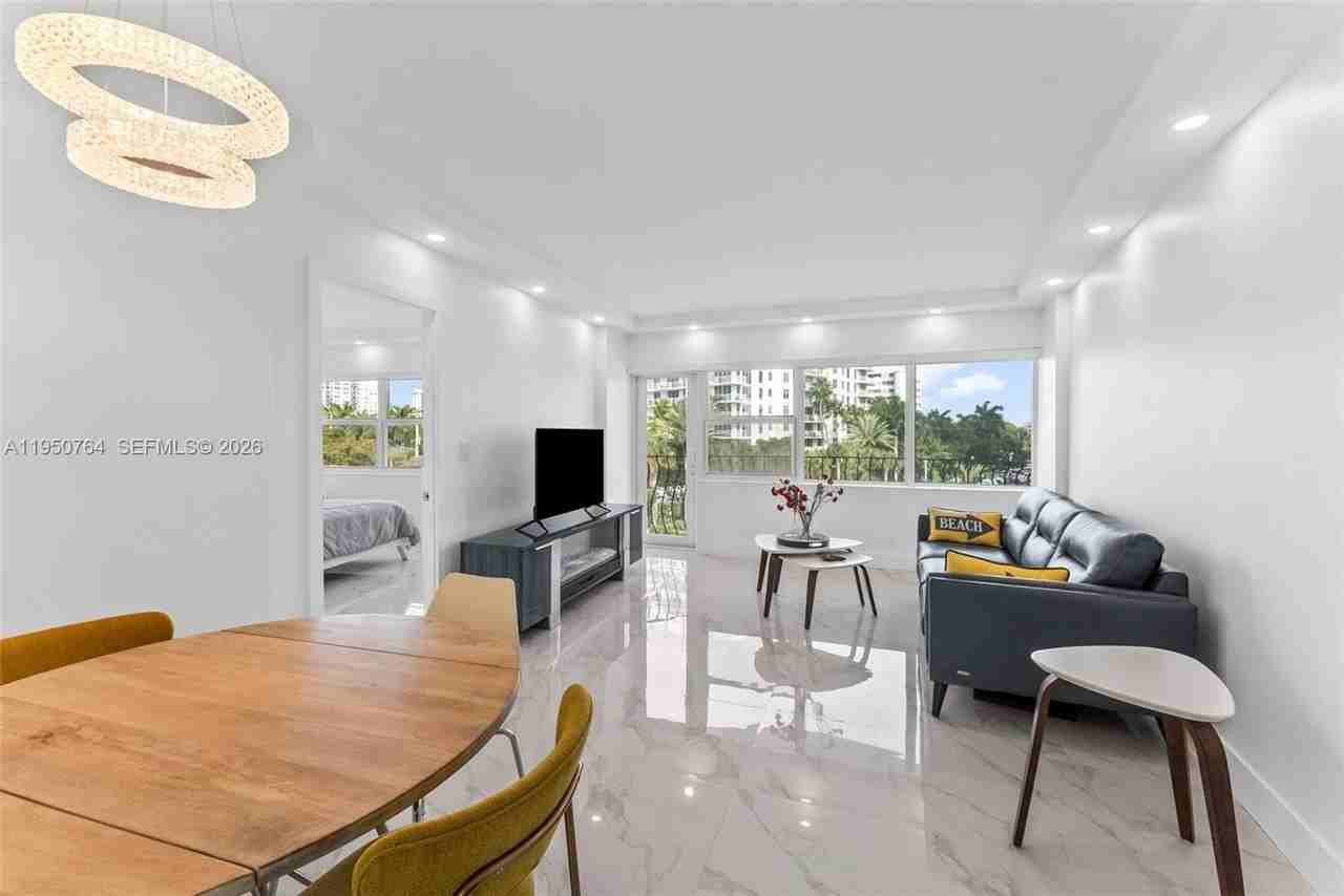 3250 Ne 28th St #403 - Photo 4 of 25