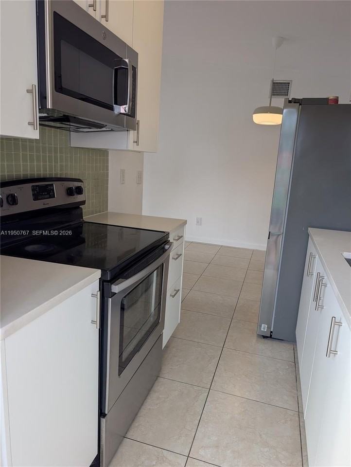 1585 Ne 125th St #8 - Photo 4 of 9