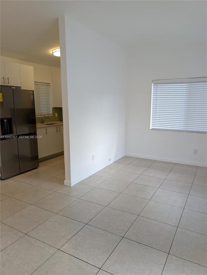 1585 Ne 125th St #8 - Photo 6 of 9